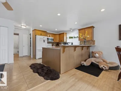 9530 122 AV NW photo 7