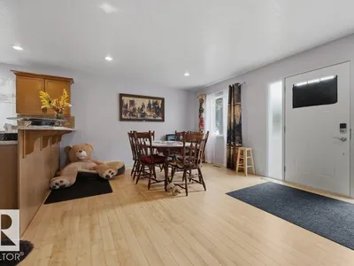9530 122 AV NW photo 5