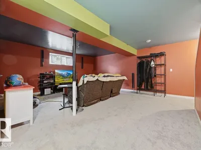 9530 122 AV NW photo 21