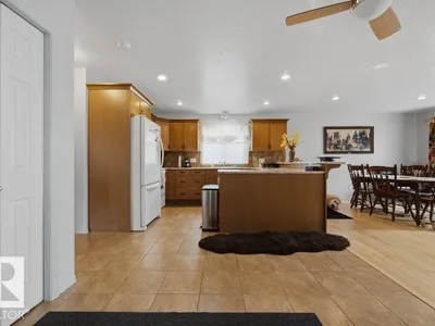 9530 122 AV NW photo 8