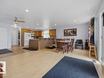 9530 122 AV NW photo 4