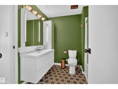 6712 36A AV NW photo 31