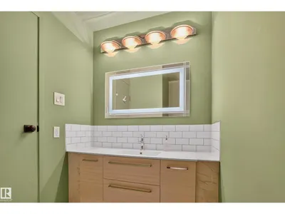 6712 36A AV NW photo 11
