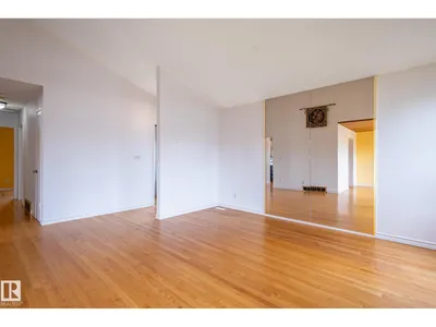 11415 142 AV NW photo 8
