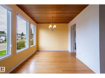11415 142 AV NW photo 11