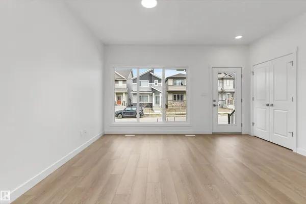 4554 Warbler LO NW photo 3