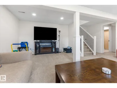 4009 37 AV NW photo 30