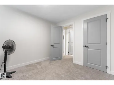 4009 37 AV NW photo 33