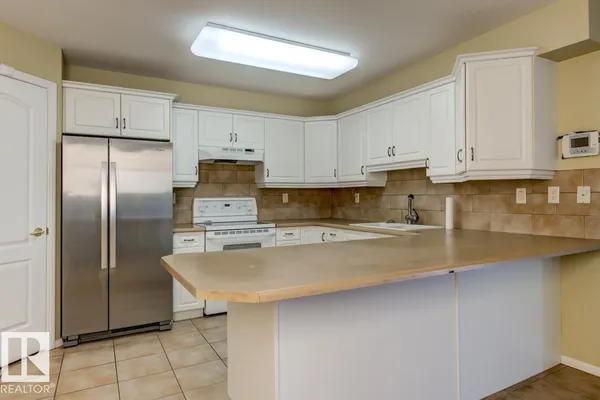 #312 8942 156 Street NW photo 3