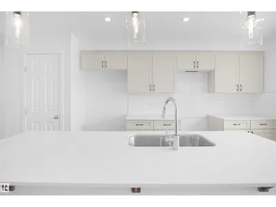 7335 181 AV NW photo 10