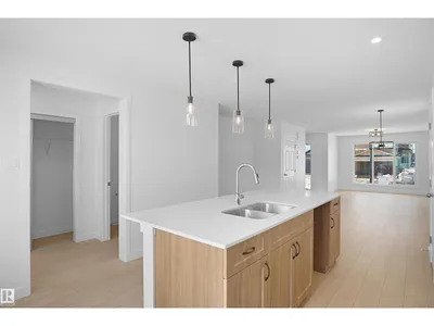 7335 181 AV NW photo 12