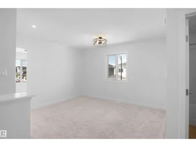 7335 181 AV NW photo 18