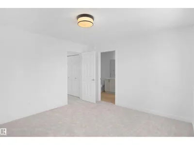 7335 181 AV NW photo 22