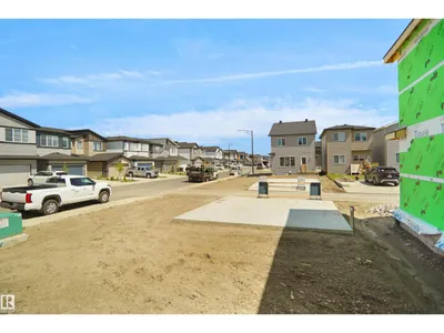 7335 181 AV NW photo 31