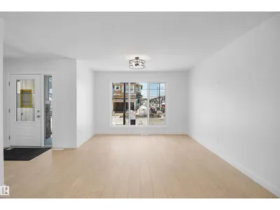 7335 181 AV NW photo 4