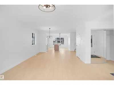 7335 181 AV NW photo 5