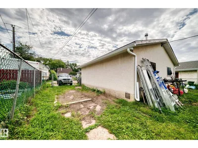 11939 89 ST NW photo 35