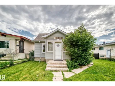 11939 89 ST NW photo 4
