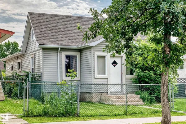 11939 89 ST NW photo 3