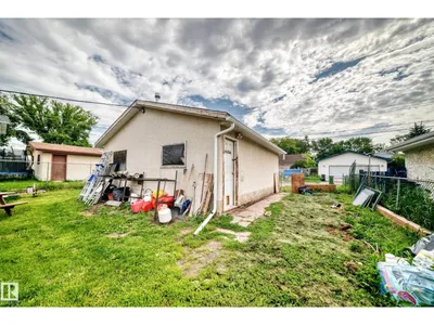 11939 89 ST NW photo 34