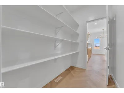 379 Linden LO photo 11