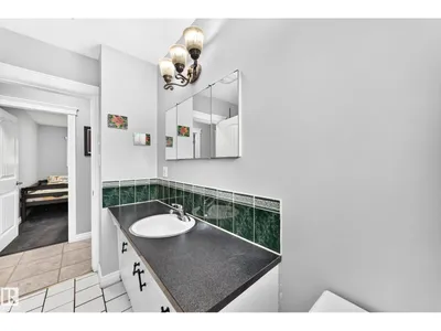 7916 130 AV NW photo 21