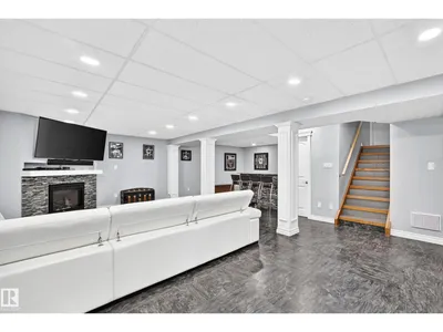 7916 130 AV NW photo 24