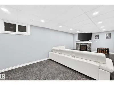 7916 130 AV NW photo 25