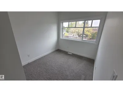 6710 109 ST NW photo 11
