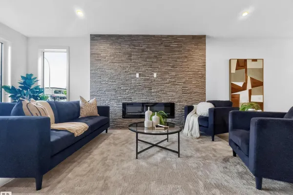 8711 149 ST NW photo 3