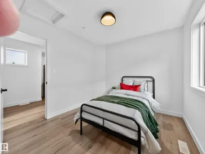 8711 149 ST NW photo 39