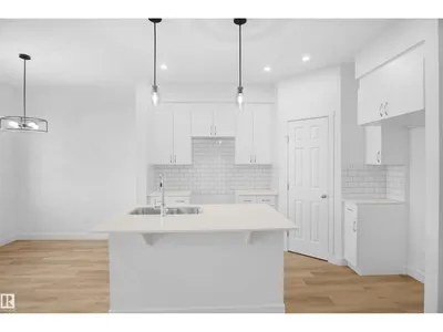 12127 34 AV SW photo 12