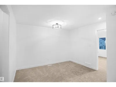 12127 34 AV SW photo 21