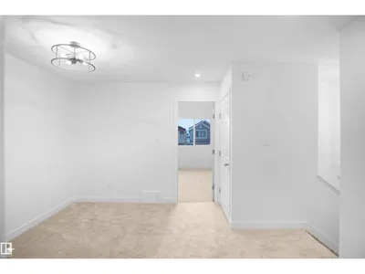 12127 34 AV SW photo 22