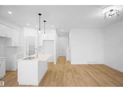 12127 34 AV SW photo 9