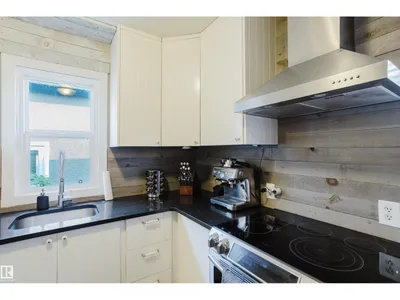 10623 76 AV NW photo 16