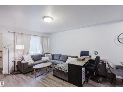 10623 76 AV NW photo 4