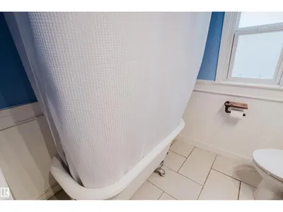 10623 76 AV NW photo 23