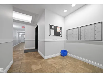 #405 10232 115 St NW NW photo 37