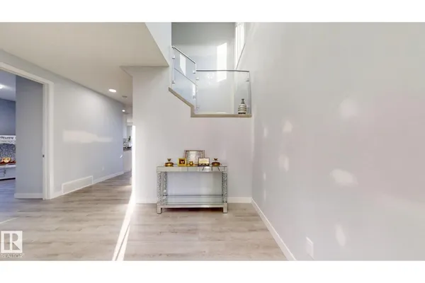 215 GLENRIDDING RAVINE RD SW photo 2