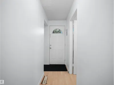 10446 55 AV NW photo 11