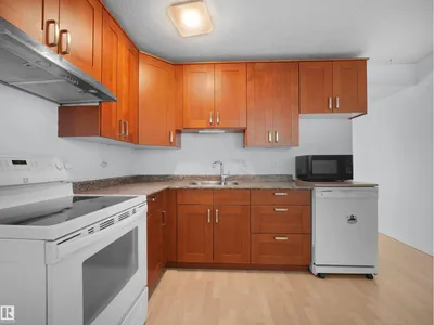 10446 55 AV NW photo 17
