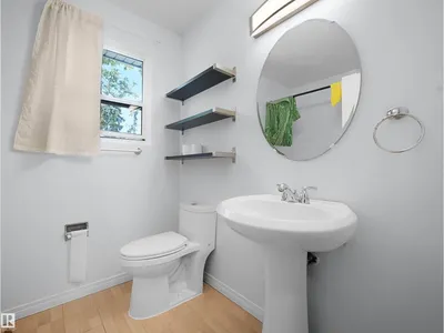 10446 55 AV NW photo 25