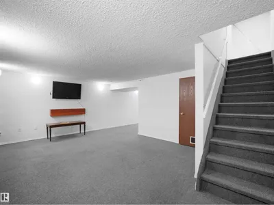 10446 55 AV NW photo 33