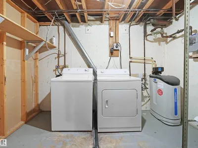 10446 55 AV NW photo 35