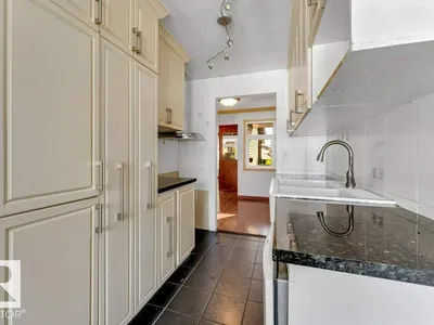 4337 38 ST NW NW photo 20