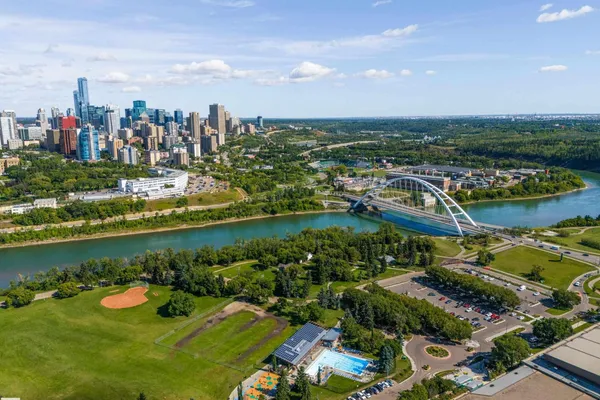 #1402 10731 Saskatchewan DR NW photo 3