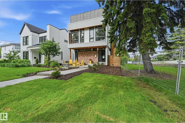 8712 120 ST NW photo 3
