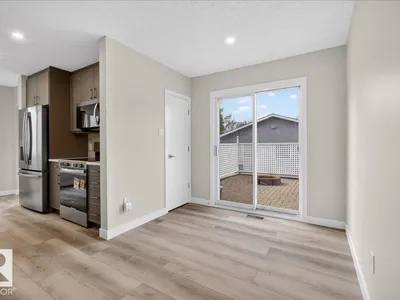 9723 65 AV NW photo 22
