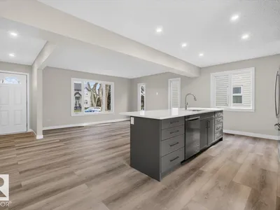 9723 65 AV NW photo 18